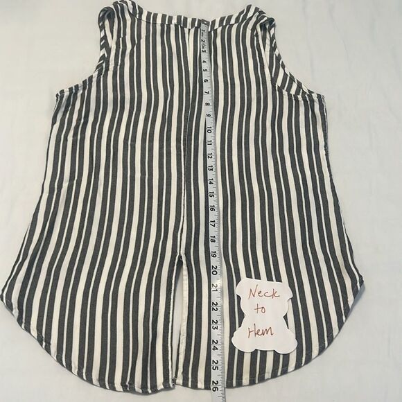 Sanctuary szM Striped Black & White Sleeveless button tie front longer back EUC - Picture 8 of 9